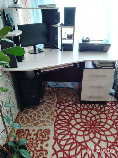 Компьютерный стол