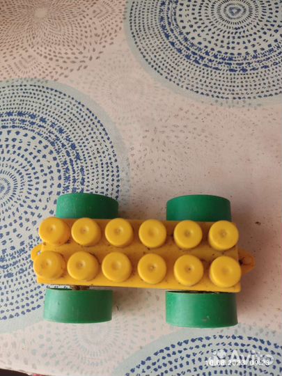 Машинка лего на колесиках