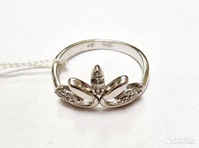 Кольцо с природным камнем Золото