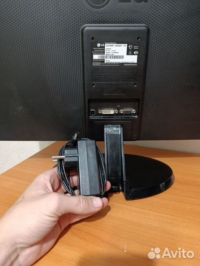 Монитор 22 дюйма