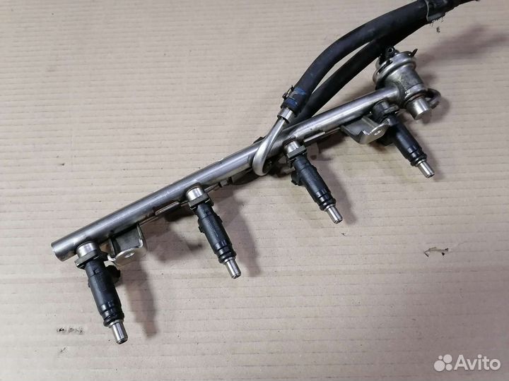 Рампа топливная с форсунками Audi, VW 2.0 ALT, VAG