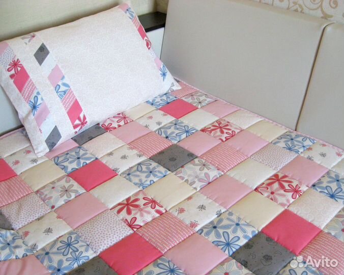 Лоскутный комплект в детскую кроватку 
