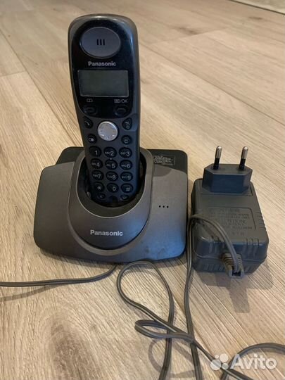 Телефон кнопочный