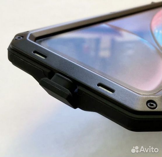 Бронированный чехол для iPhone 11