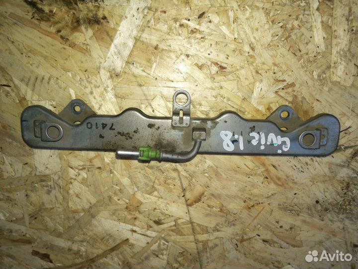 Рейка топливная (рампа) Honda Civic 4D 1.8