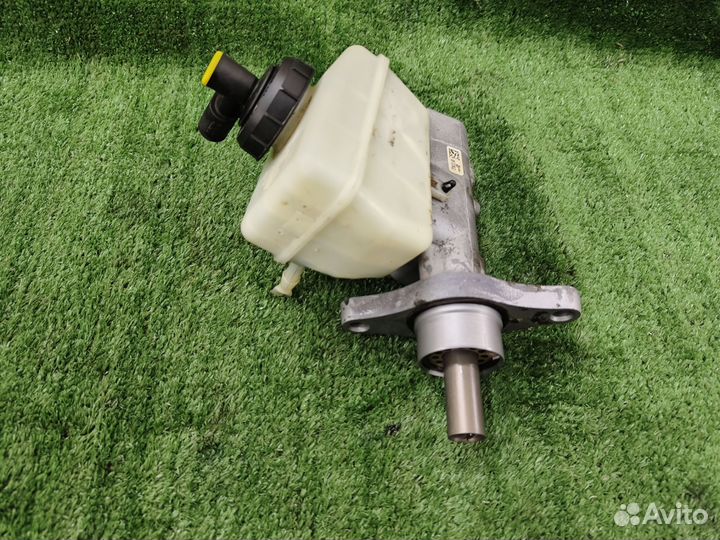 Главный тормозной цилиндр Renault duster 1