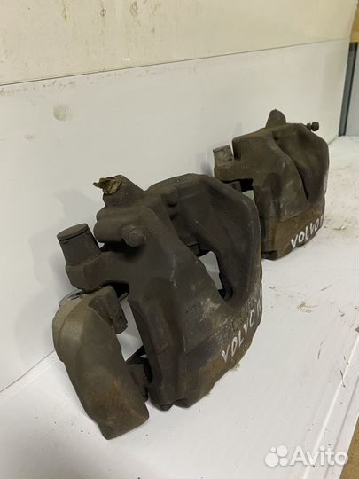 Суппорт передний левый правый Volvo XC60 I