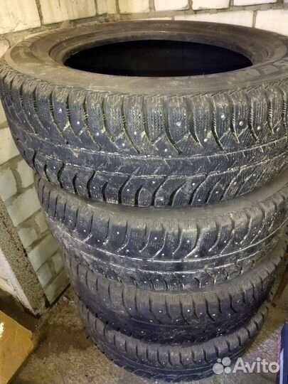 Bridgestone Ice Cruiser 7000 225/65 R17