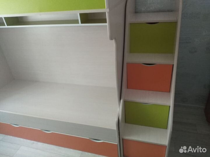 Кровать двухьярусная