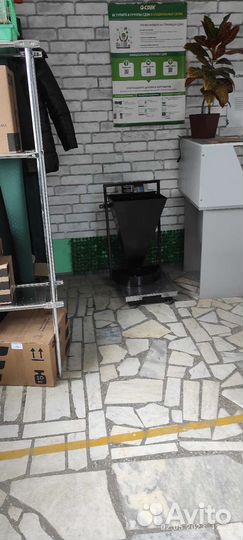 Бункерная кормушка для подсосных поросят