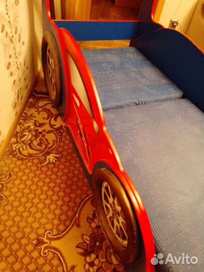 Детская кровать машина