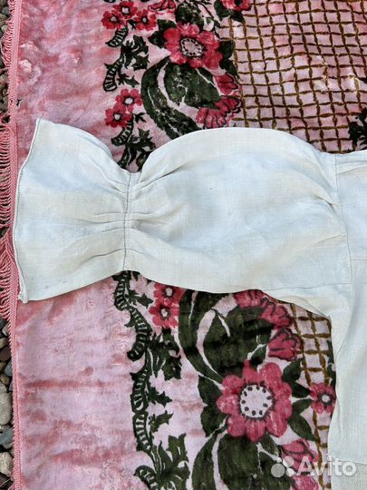 Старинная женская рубаха с символикой