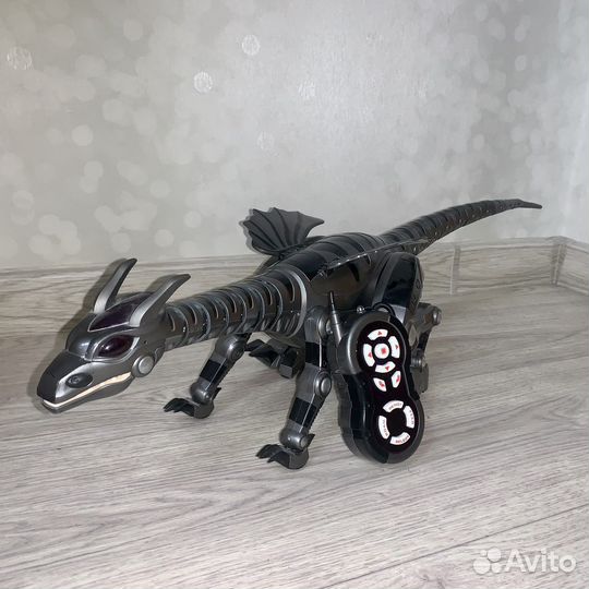 Робот Дракон