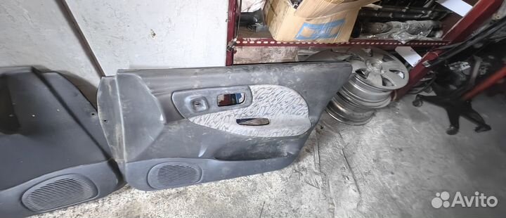 Обшивка карта двери на Субару Импреза 96г