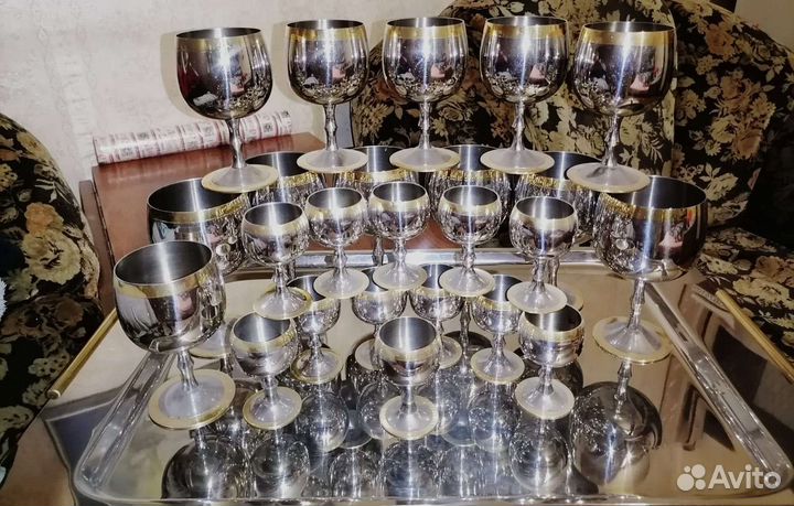 Набор бокалов и рюмок