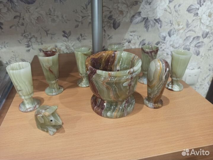 Рюмки и ступка из оникса