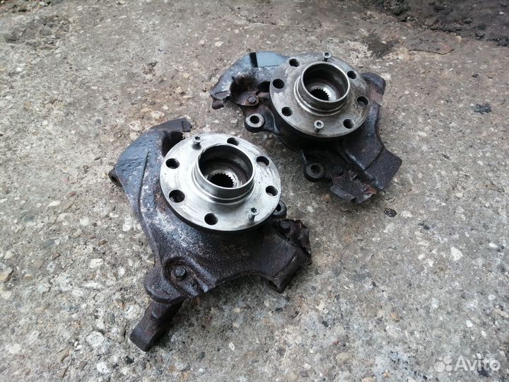 Кулак поворотный передний Opel Corsa D