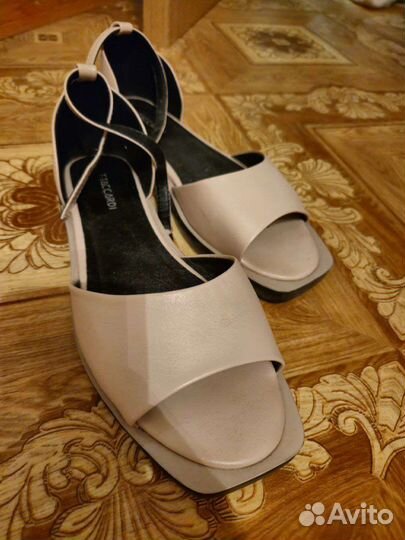 Босоножки 38