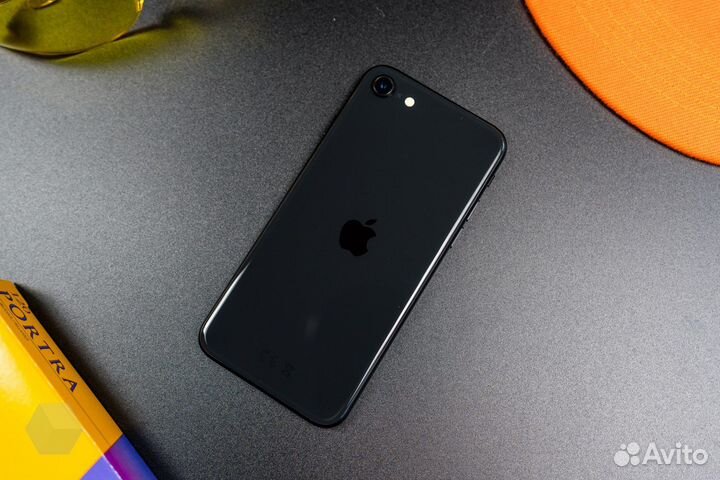 iPhone SE, 64 ГБ