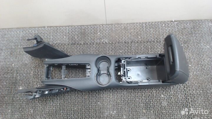 Консоль салона Toyota Venza 2020, 2021