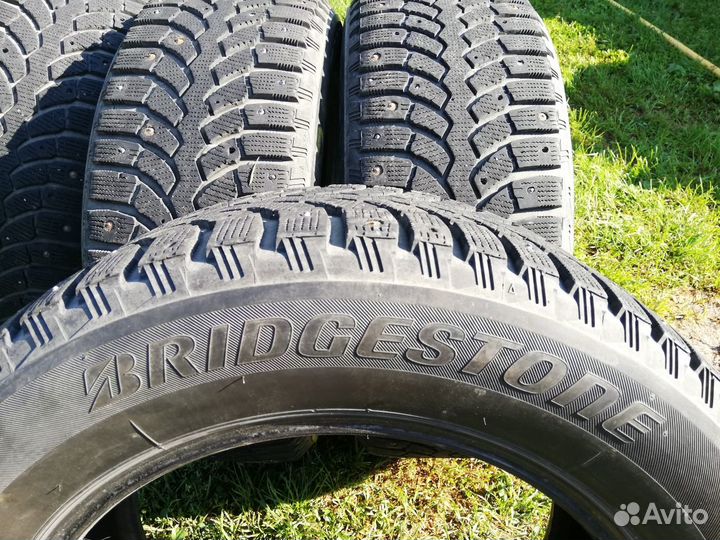 Bridgestone Blizzak Spike-01 215/60 R16