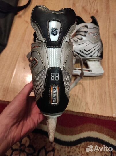 Коньки хоккейные