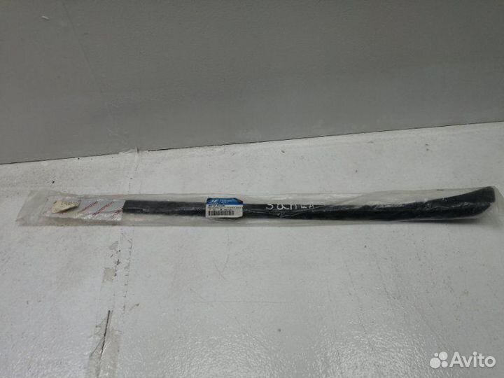 Молдинг лобового стекла правый Hyundai Santa Fe 3