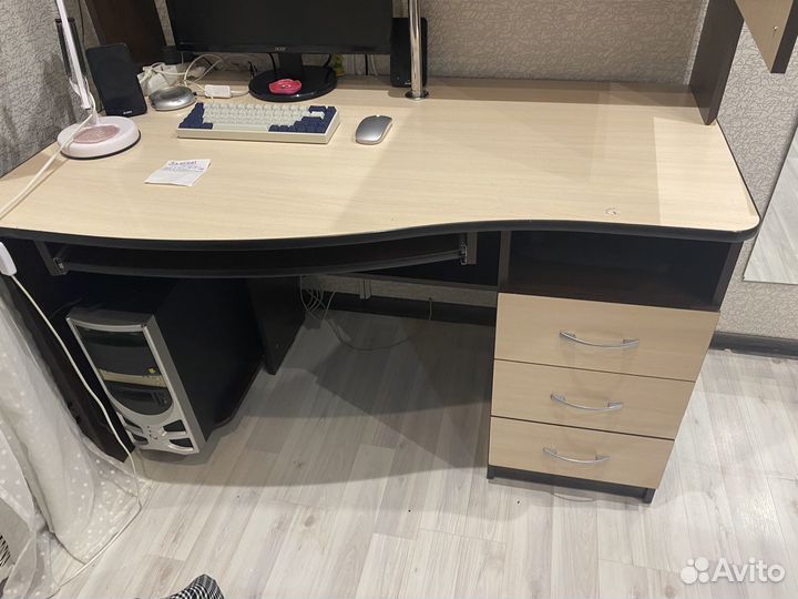 Продам письменный стол