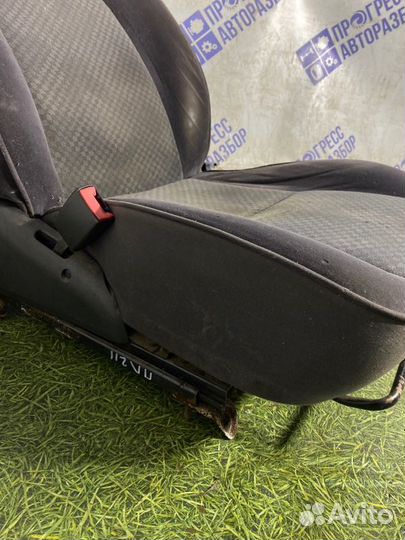 Сиденье переднее левое Toyota Avensis универсал