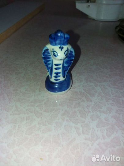 Сувенирная змейка гжель