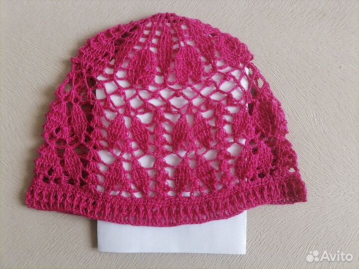 Вязаная розовая шапочка ручной работы
