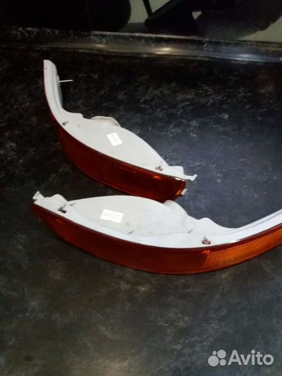 Новые Поворотники в бампер Toyota Corolla 100