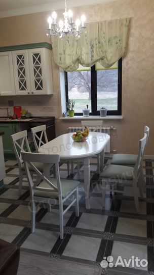 Столы и стулья