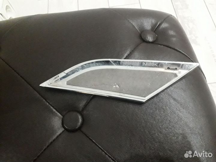 Декоративная накладка фары