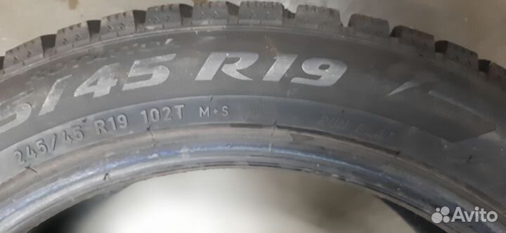 Pirelli Ice Zero 245/45 R19 102T