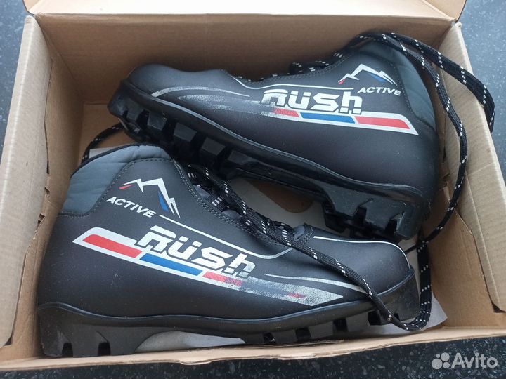 Лыжные ботинки