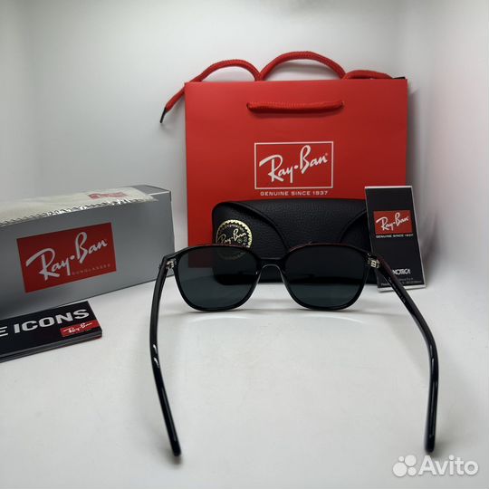 Солнцезащитные очки Ray Ban