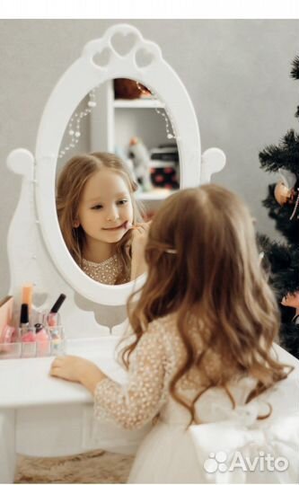 Туалетный столик со стульчиком