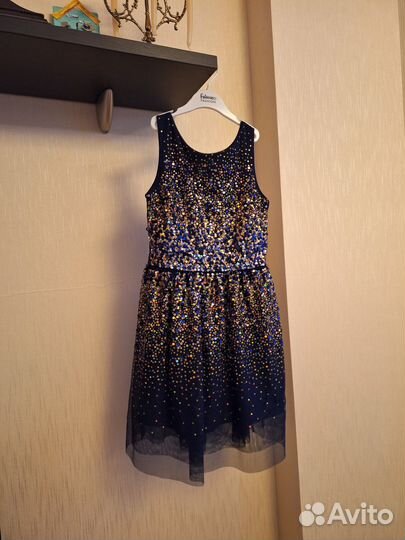 Нарядное платье с пайетками H&M р.134 для девочки