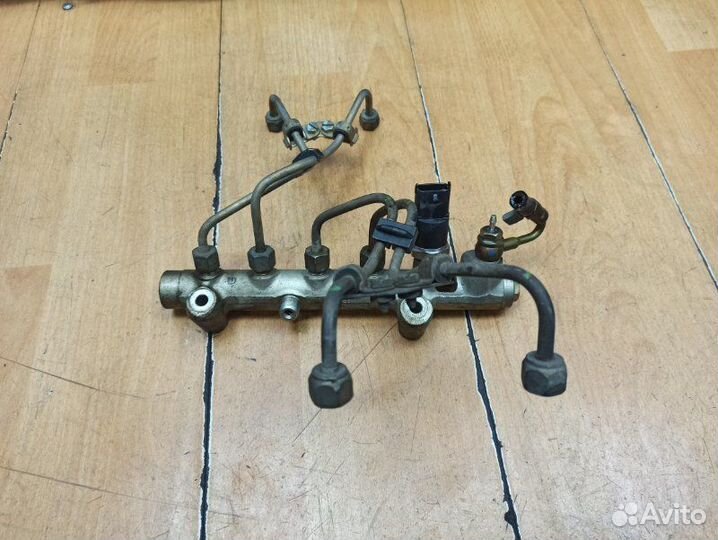 Топливная рампа Opel Astra H Z17DTL 2004