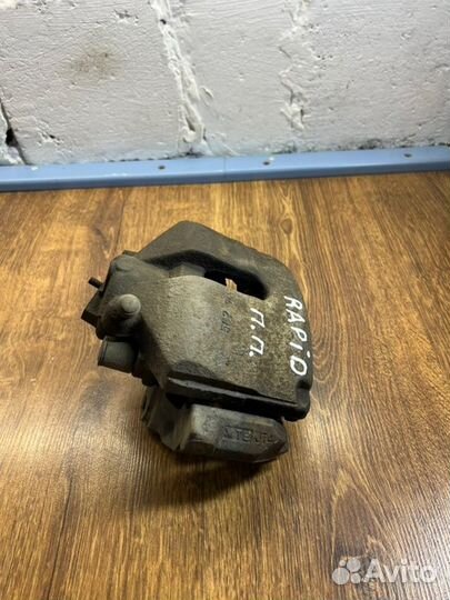 Суппорт тормозной передний правый Skoda Rapid