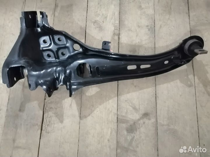 Рычаг продольный левый задней подвески