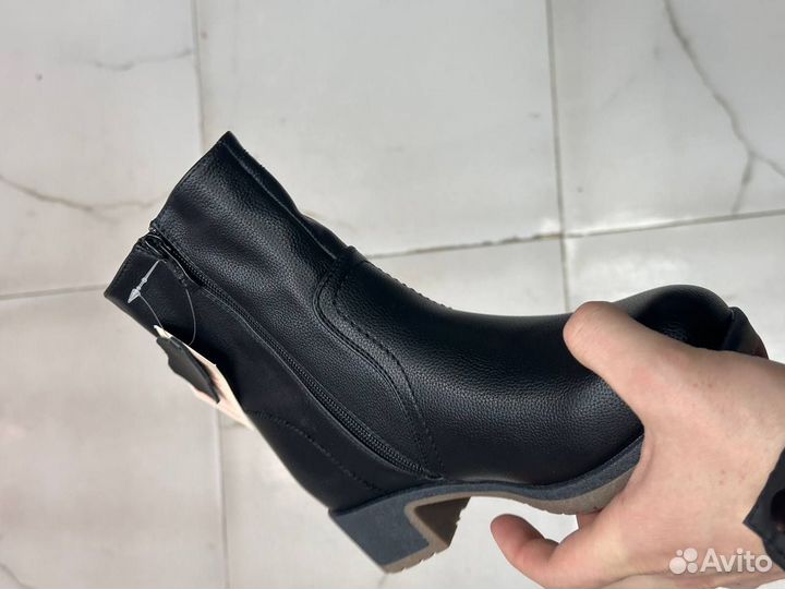 Кожаные сапоги женские демисезонные