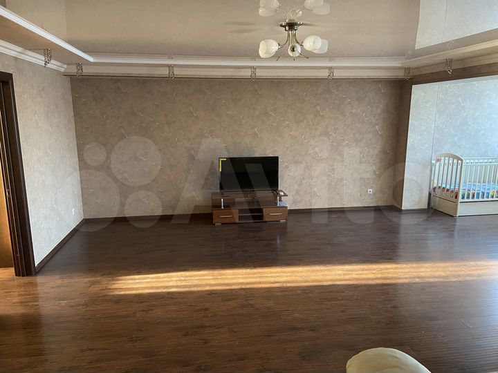 3-к. квартира, 100 м², 4/4 эт.