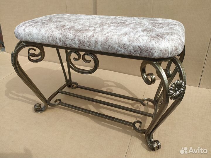 Обувница кованая с мягким сиденьем