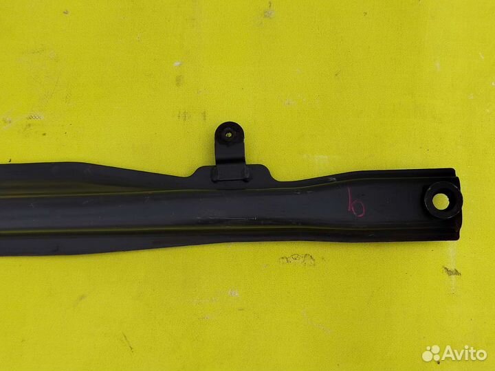 Нижняя балка подрамника Лыжа на Пежо 4007