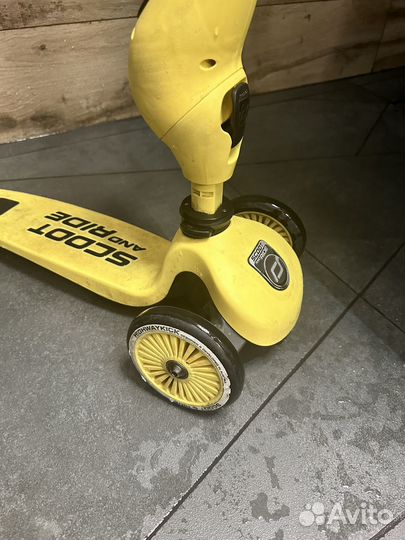 Самокат scoot and ride