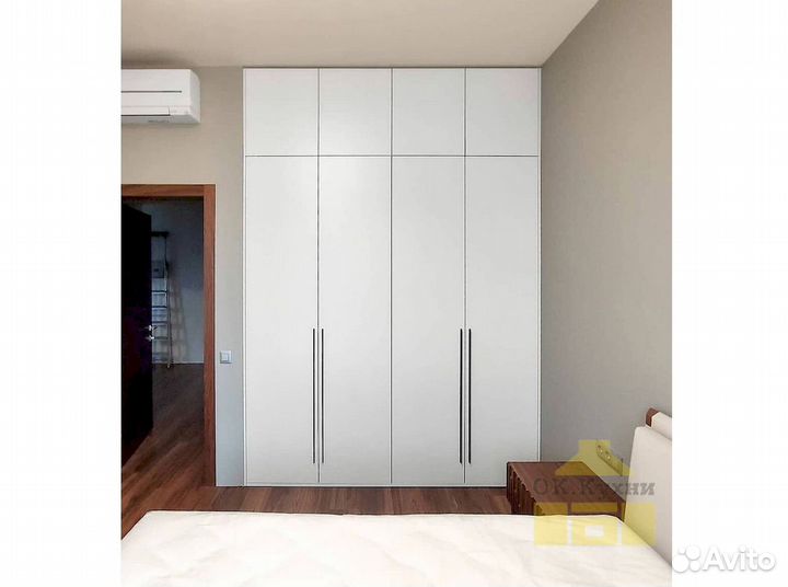 Дверный шкаф