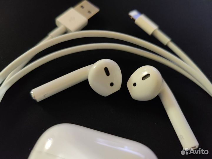 Airpods 2 оригинал + кабель оригинал