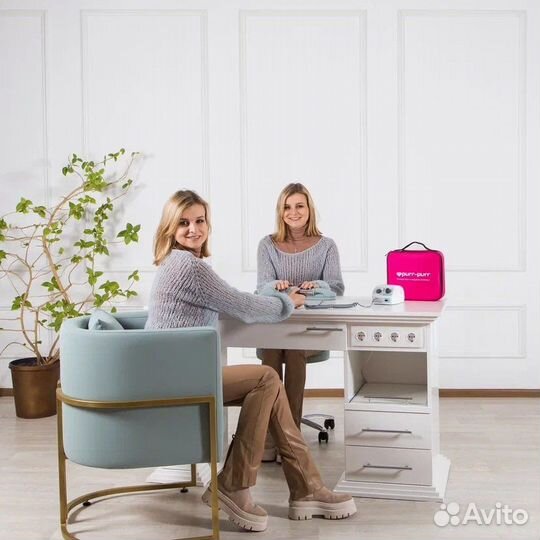 Стол маникюрный 